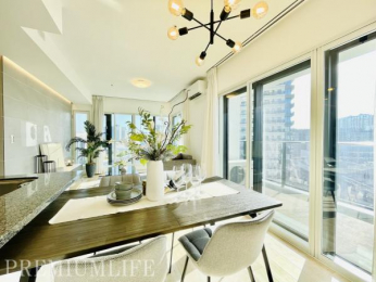 �@2�ʍ̌��ɂ�肽���Ղ�̎��R��������A�������S�n�悭�߂�������K���r���O