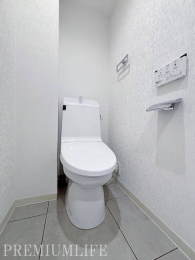 �@���������ӂ�闎�����������������͂́A���K�ȃg�C�����