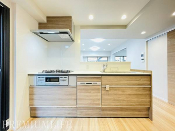 �@���[�L�x�Ŗ��邭�A�Ǝ������ɂ��z�����ꂽ�g������̗ǂ��V�X�e���L�b�`��