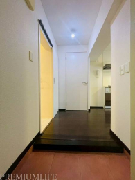 �@��Ƃ肠�錺�փX�y�[�X���������}���܂��B�����܂ŃX���[�Y�Ɉړ��ł��铮��������