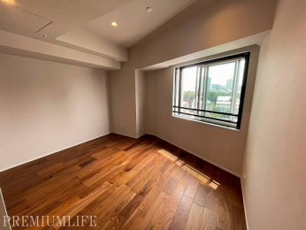 �@�����݂̂���ؖڂ��������t���[�����O�Ɨ����������g�[�����S�n�悢�m���B���z���ɖL���ȗ΂�]�݁A����̏I���ɐ[�����났�������炵�܂��B�Q���⏑�ւƂ��āA�D��Ȏ����Ԃ�����ގ�Q���ɂӂ��킵���ꎺ�B