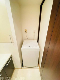 �@���ʎ����ɐ���@�u���ݒu�B�Ǝ������ɂ��z�����ꂽ�Ԏ��ł��B