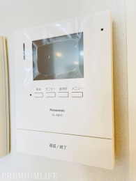 �@Panasonic����TV���j�^�t�C���^�[�z���B���K�҂̎p���J���[�f���ł�������m�F���Ă�������E�����ł��A�h�Ɛ������߂܂��B�s�ݎ��̘^��@�\�������A�����̈�l��炵�ł����S���̂���Z�܂����x���܂��B