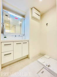 �@�L�x�Ȏ��[��������L�X���ʃX�y�[�X�ŁA�������萮�����K�ȕ�炵������