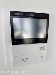 �@���쐫�ɗD�ꂽ�^�b�`�p�l���d�l��TV���j�^�[�t���C���^�[�z���B�I�[�g���b�N������e��ʒm���X���[�Y�ɍs���A�v���C�o�V�[�����Ȃ�����S�ŉ��K�ȃ^���[���C�t�����͂ɃT�|�[�g���܂��B