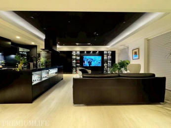 �@�ԐڏƖ��ƃ��C�g�A�b�v���ꂽ���I���V�b�N�ɋ�Ԃ��ʂ���LDK�B39.3���̍L��ȑ��ԂƏ㎿�ȃC���e���A�f�U�C�����Z�����A�܂�Ńz�e�����C�N���ґ�Ŋ����ɖ�������̂ЂƂƂ�������߂܂��B