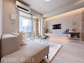 �@�쐼�����̑傫�ȑ�����z�����~�蒍���A�J�������ӂ�閾�邢�㎿�ȃ��r���O���
