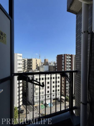 �@������L����J���I�Ȓ��]���A���X�̕�炵�ɖ�����^���܂�